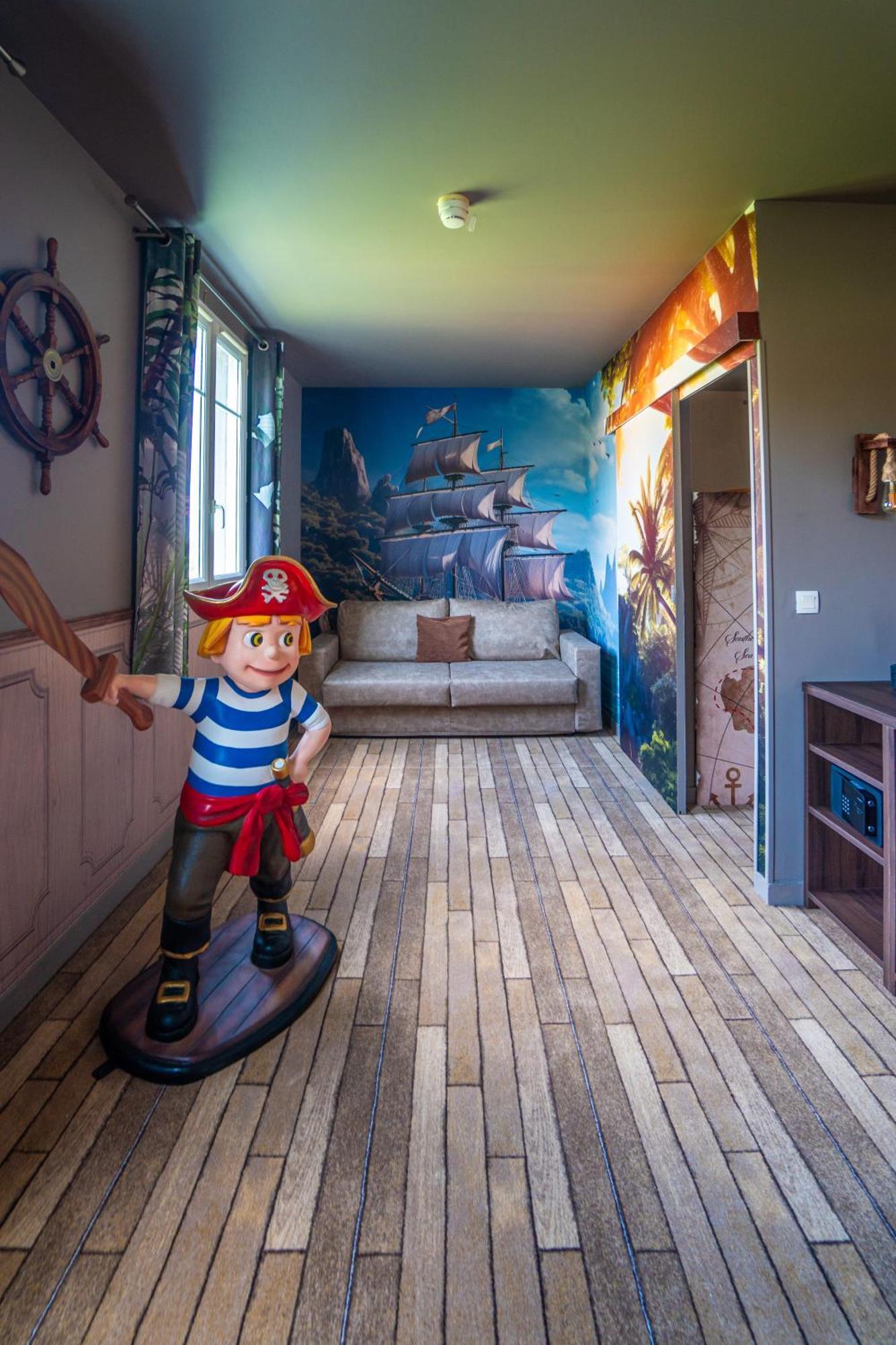 Explorers Marne-la-vallée Hotel 3*